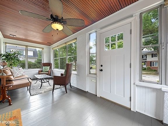 4th image of 301 N Stone Ave