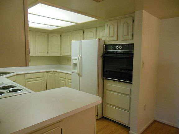3rd image of 17404 N 99th Ave