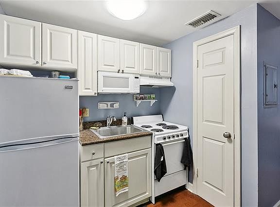 5th image of 1205 Saint Charles Ave APT 1014