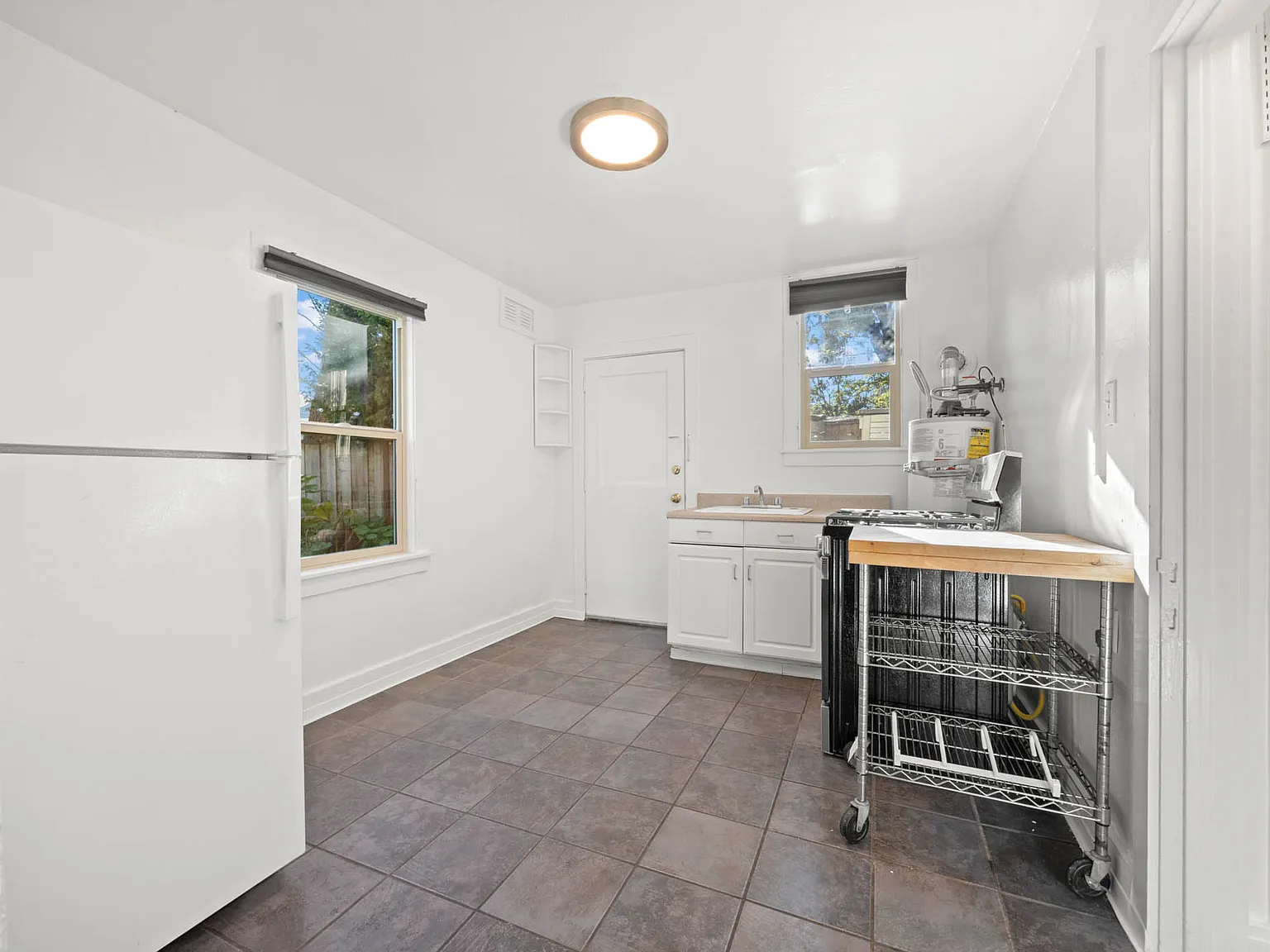 Studio, 380 sqft, $1,890 — Photo 2