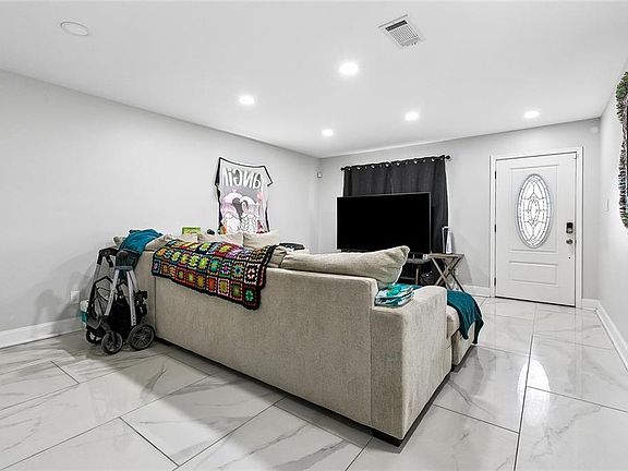 5th image of 2111 10th St