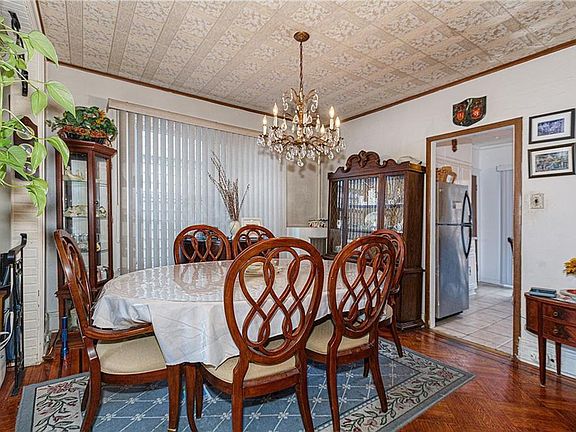 5th image of 4808 Avenue L #E
