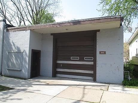 3rd image of 304-306 S Ingersoll St