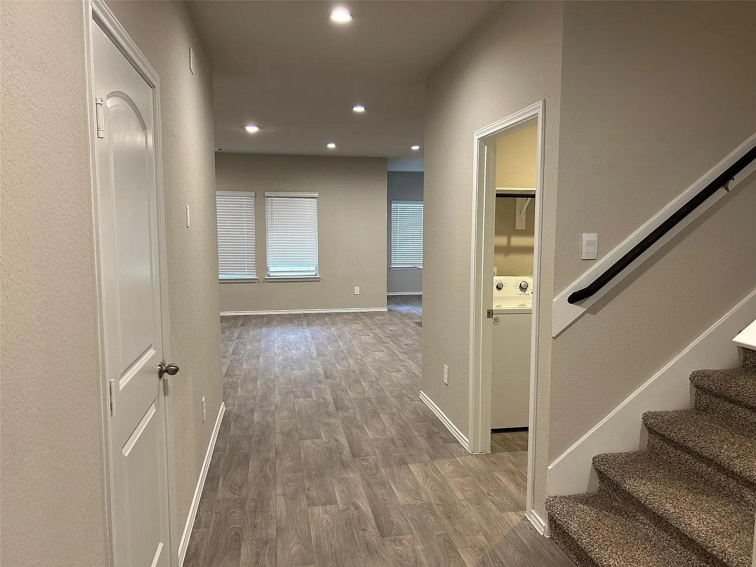 4 bed, 3.0 bath, 2294 sqft, $2,399 — Photo 2
