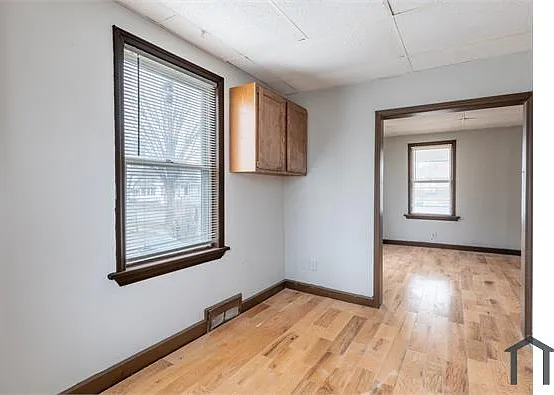 327 Saxton St #327 — Photo 9
