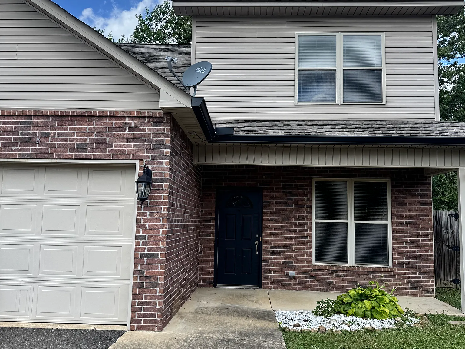 3 bed, 2.5 bath, 1437 sqft, $1,500 — Photo 1