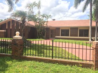 281 NE 156th St, Miami, FL 33162