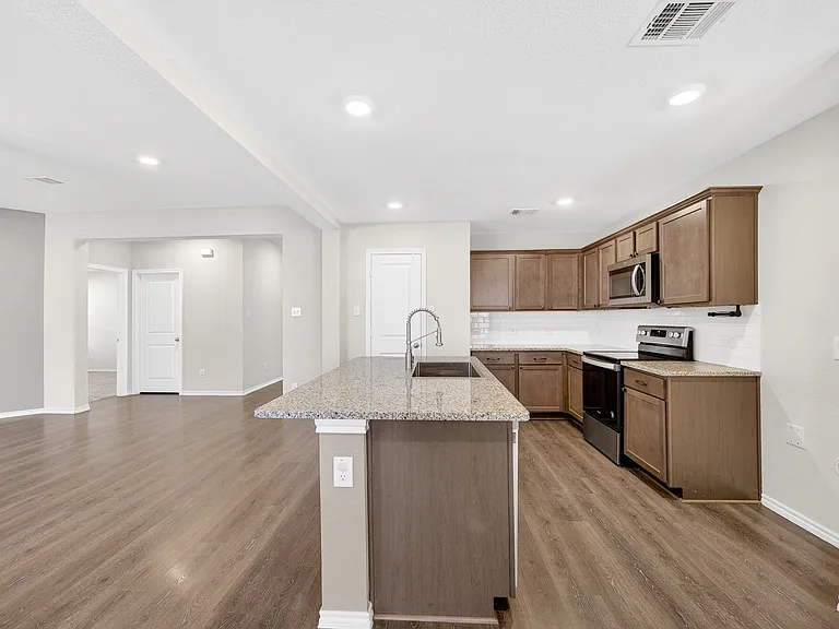 114 Harvard Blvd — Photo 12