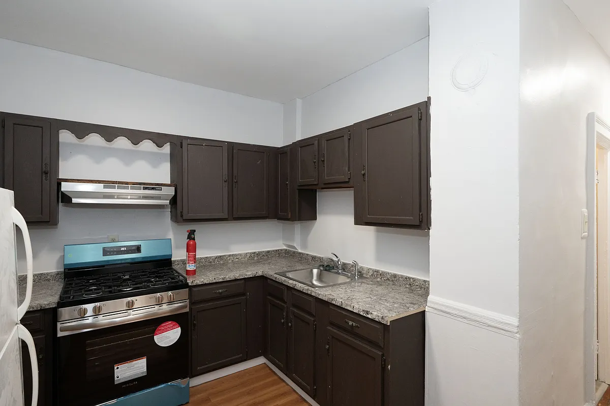 Building Photo - 79 2nd Ave #1