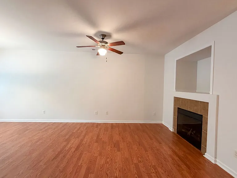 10595 Naramore Ln — Photo 7