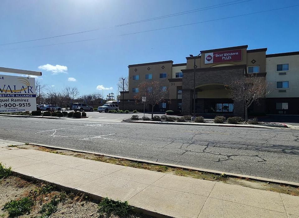 1st image of 610 Main St