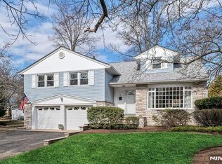 5 Ferris Ct, Ho Ho Kus, NJ 07423