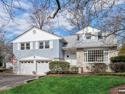 5 Ferris Ct, Ho Ho Kus, NJ, 07423