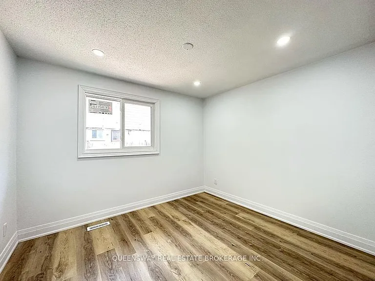 7 Leaside Dr #MAIN — Photo 8