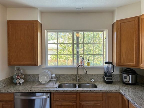 5th image of 535 N Yucca Ridge Rd Back Adu