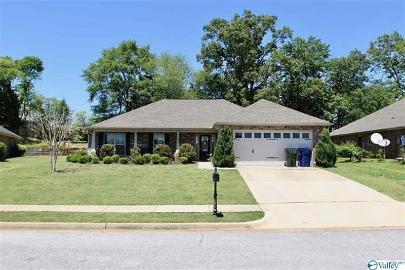 3 bed, 2.0 bath, 1956 sqft, $1,900 — Photo 1