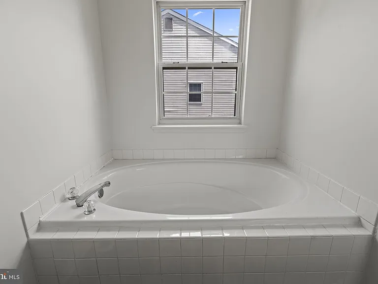 124 Buckingham Way — Photo 6