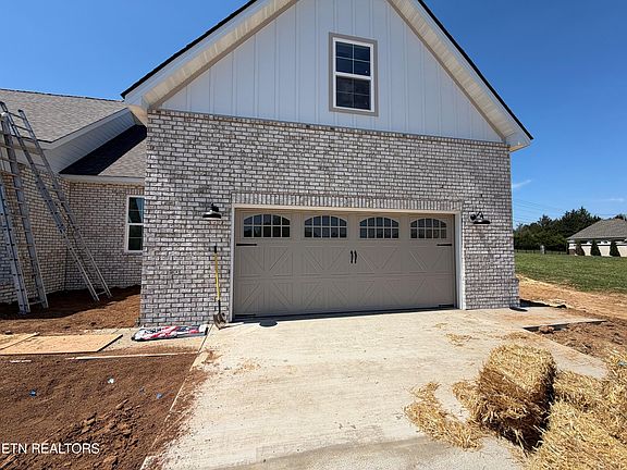 3rd image of 5122 Aspen Ave