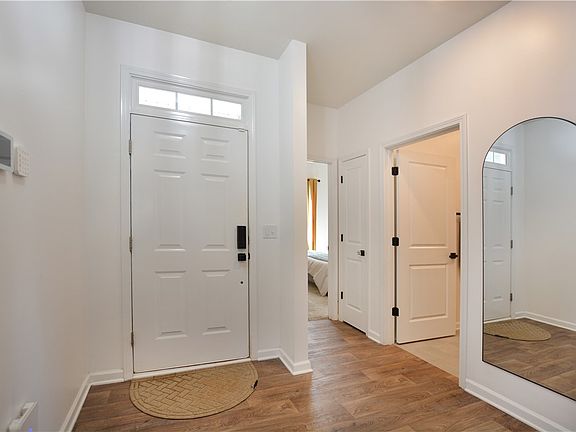 3rd image of 242 Hillendale Way
