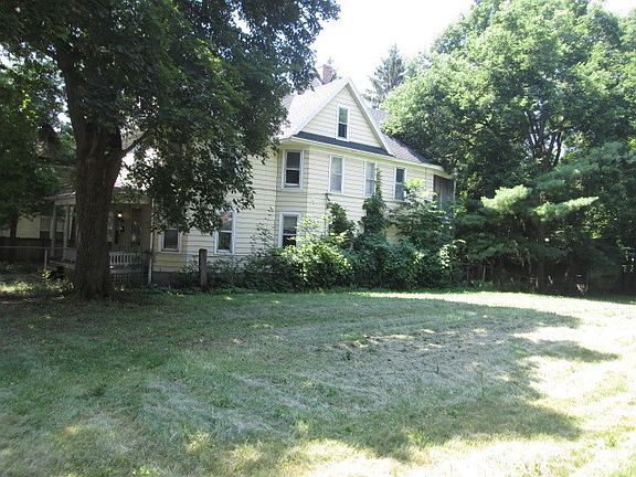 5th image of 710 N Winnebago St