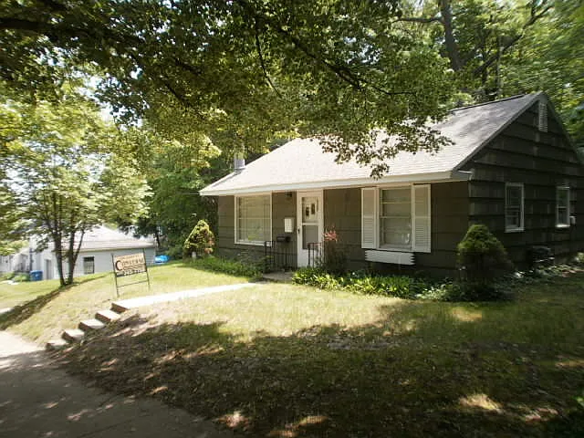 141 Millview Ave photo 1