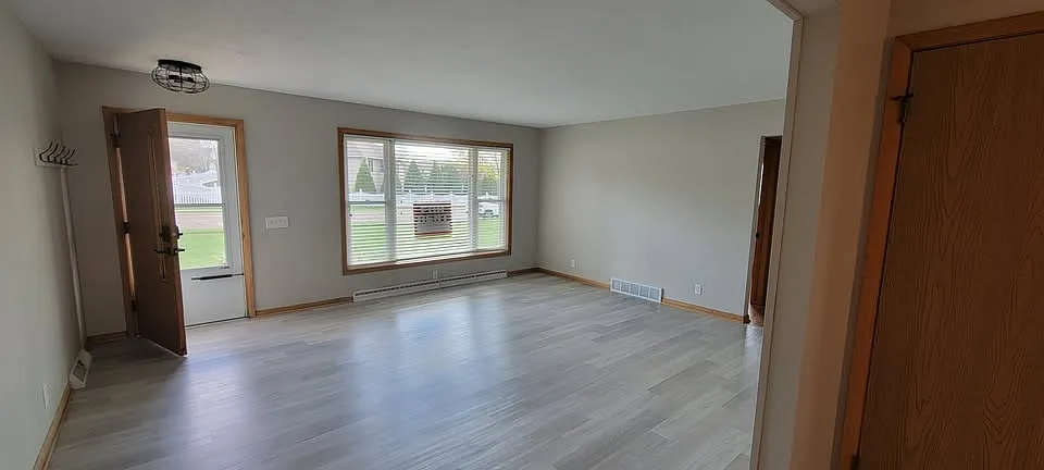 3 bed, 1200 sqft, $2,200 — Photo 3
