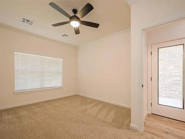 629 Harbor Town Dr — Photo 17