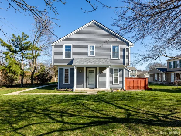 2830 Bombridge Ct, Ann Arbor, MI 48104