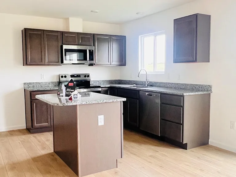 108 Mora Blvd — Photo 6