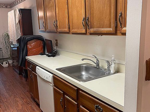 3rd image of 2 Elmwood Park Dr APT 411