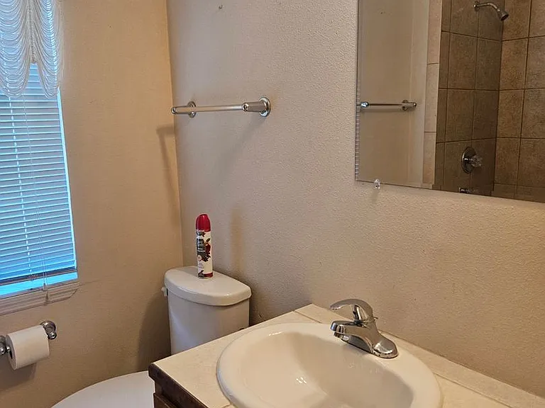 511 Palmetto Dr NE — Photo 18