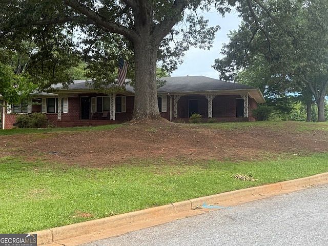 1st image of 523 Parkdale Dr