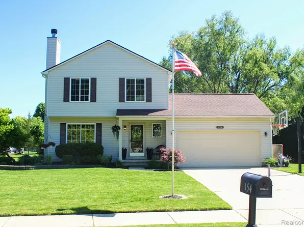 154 Garden Ct, Whitmore Lake, MI 48189