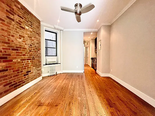 Rented by Century 21 Premier  | media 14