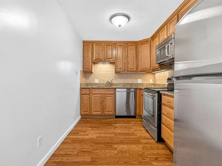 366 Elliot St #7 — Photo 4