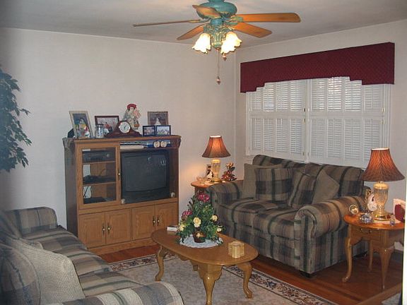 2nd image of 219 Bel Aire Dr
