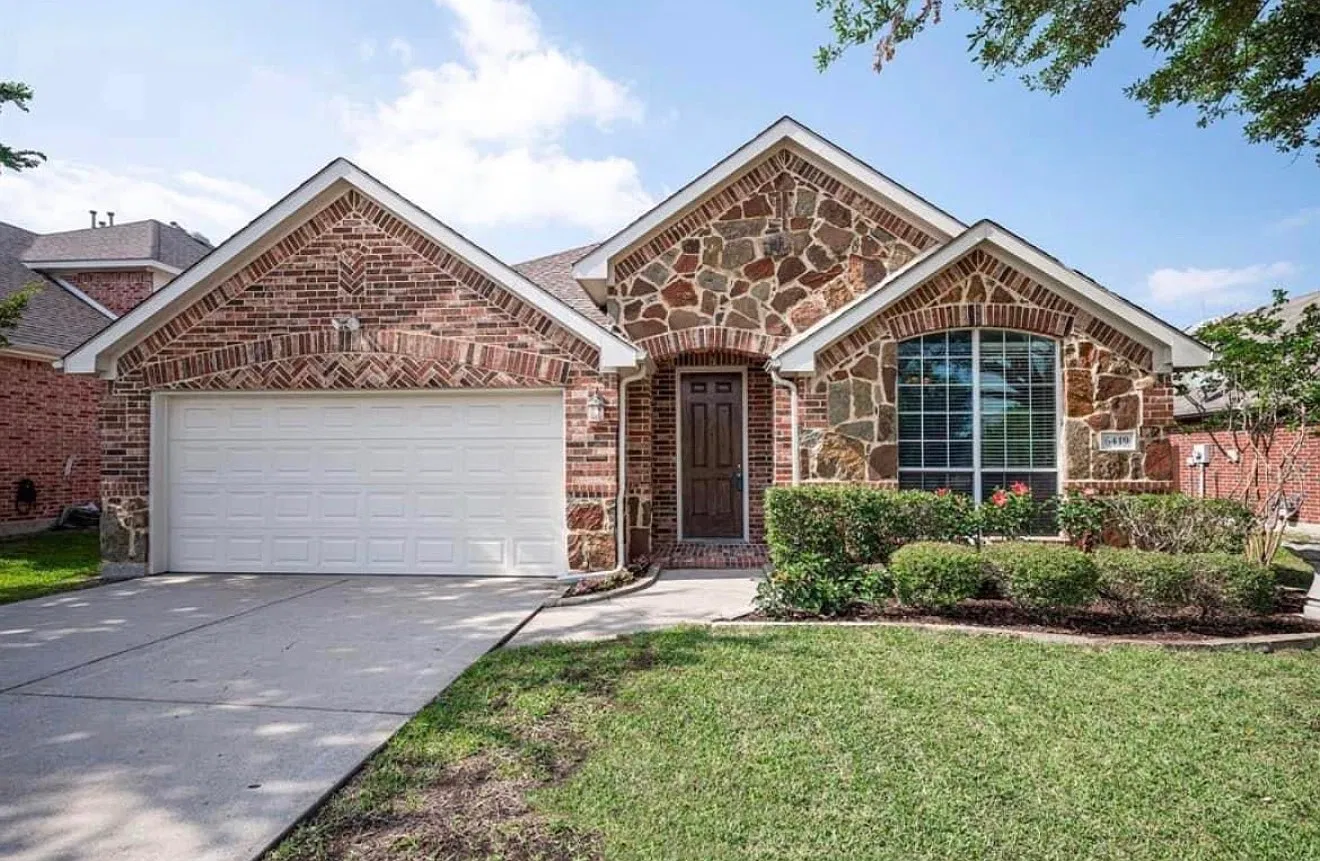 3 bed, 2075 sqft, $2,890 — Photo 1