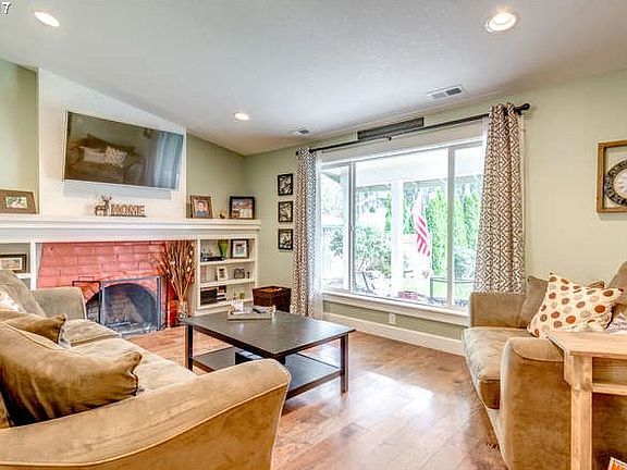 4th image of 9421 NE Ferngrove St
