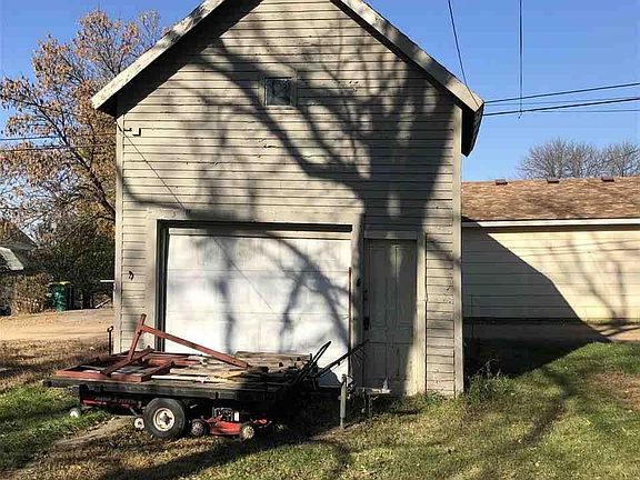 4th image of 112 N 4th St