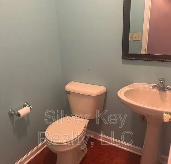 136 S Matlock Ave — Photo 8
