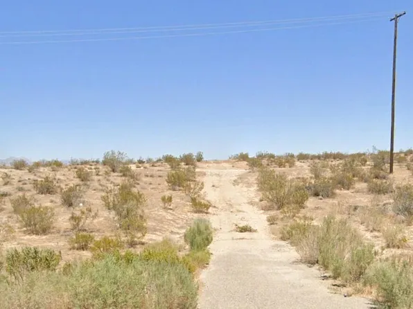 Leticia Ave, Mojave, CA 93501