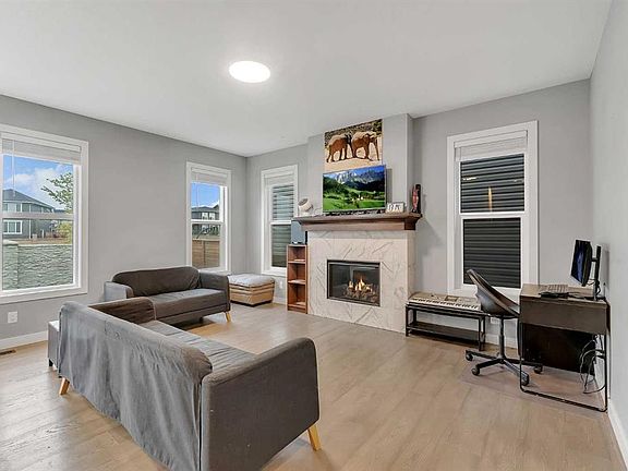 4th image of 154 Amblehurst Way NW
