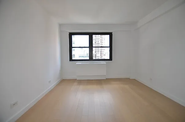 Rented by Manhattan Realty Group | media 4