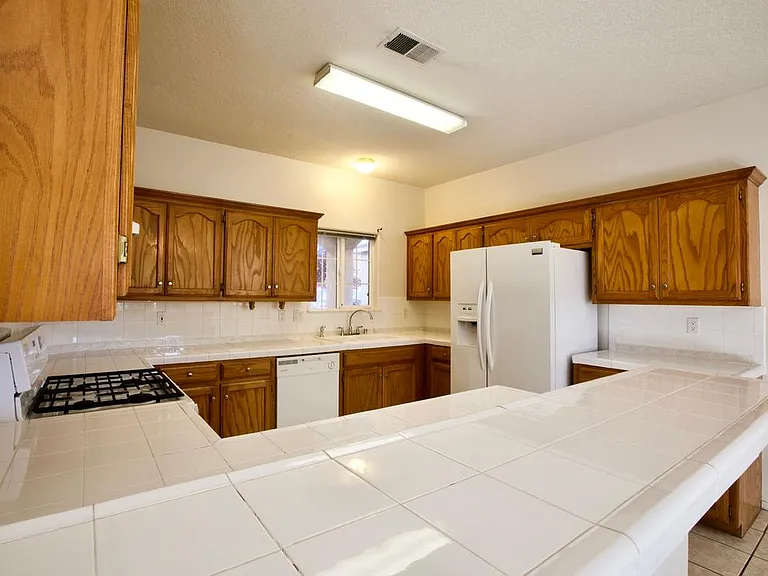 7436 Peregrine Rd NE — Photo 4