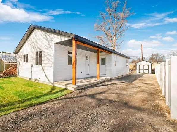1017 Colorado St, Gooding, ID 83330