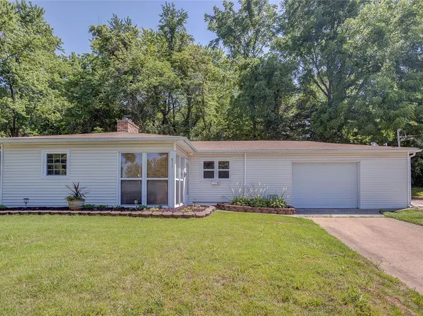 825 Bee Tree Ln, East Alton, IL 62024