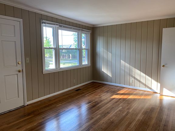 2nd image of 3003 Oakland Ave APT A