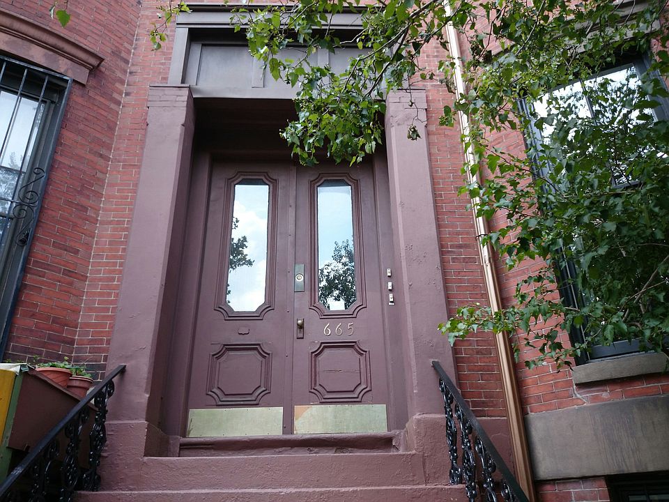 2nd image of 665-665A Tremont St