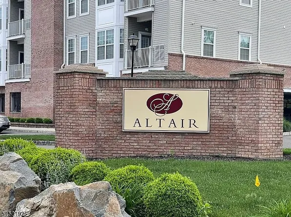 135 Cory Ln, Elmwood Park, NJ 07407