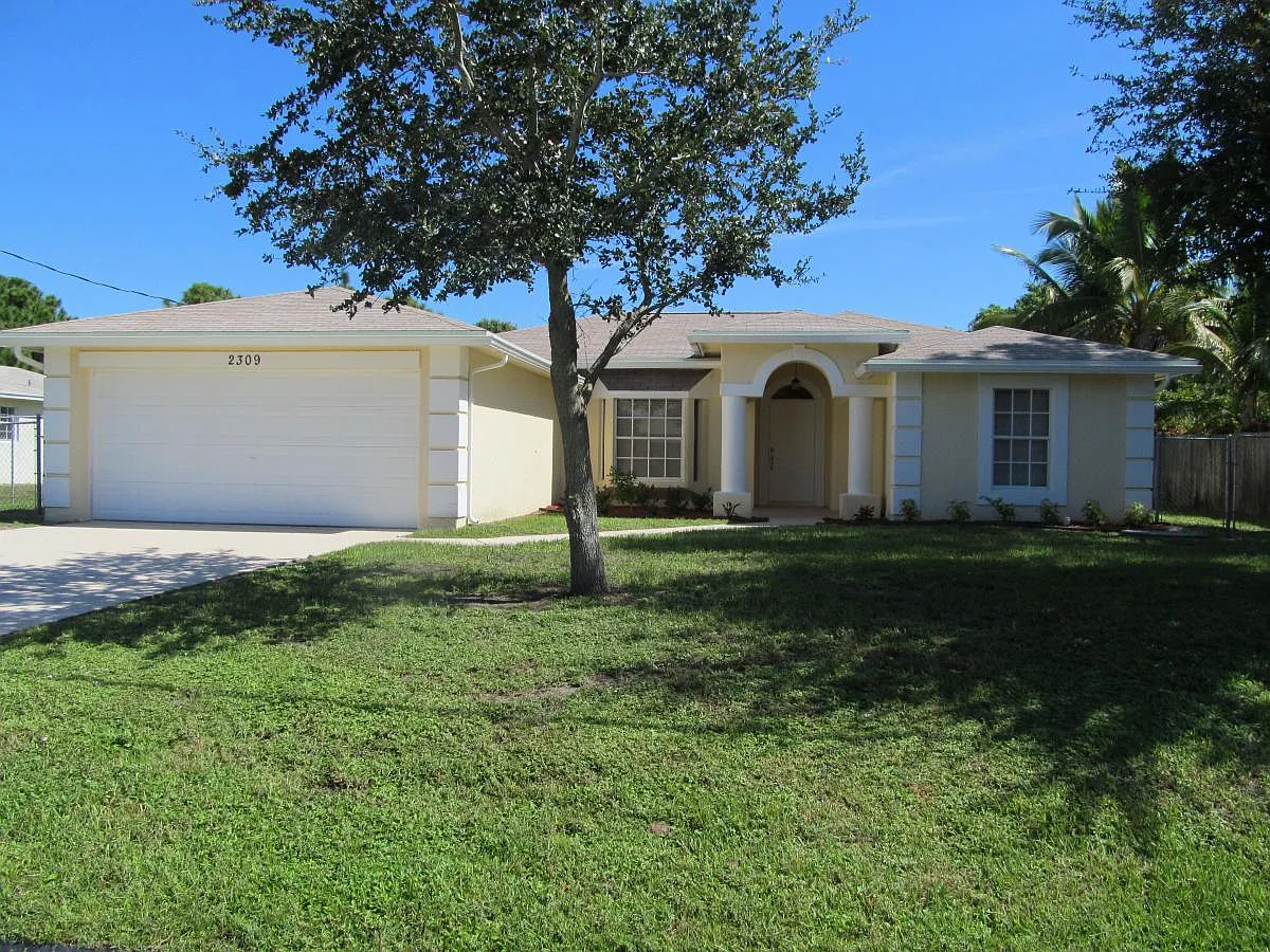 3 bed, 2042 sqft, $2,499 — Photo 1